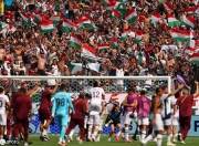 开云官网-国米在淘汰赛中历经波折，成功挺进四强