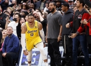 开云APP-爵士完胜天津队，浓眉哥带队取胜