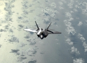 开云体育入口-引擎轰鸣与球场心跳，当F1的极限稳定遇上人类机械的不掉线美学