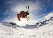 开云下载-巅峰之战！新王弑旧主，切特超远三分定乾坤，快船险胜篮网夺赛点