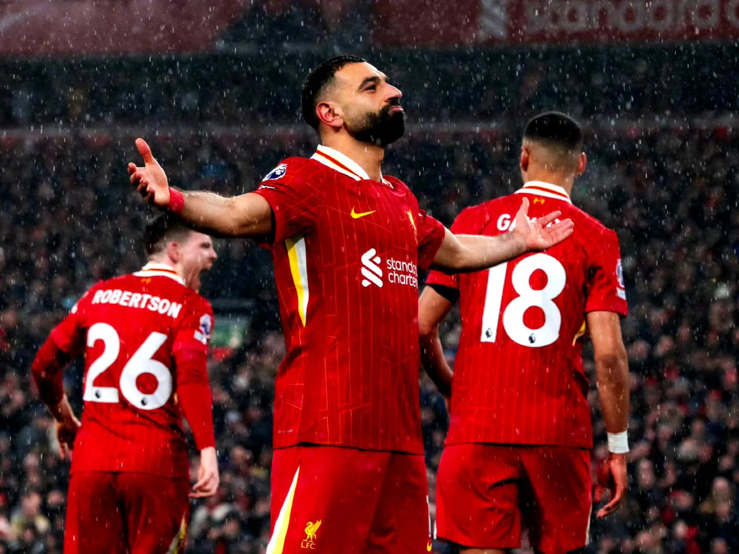 法兰克福队主力前锋连场破门，助球队乘风破浪的简单介绍