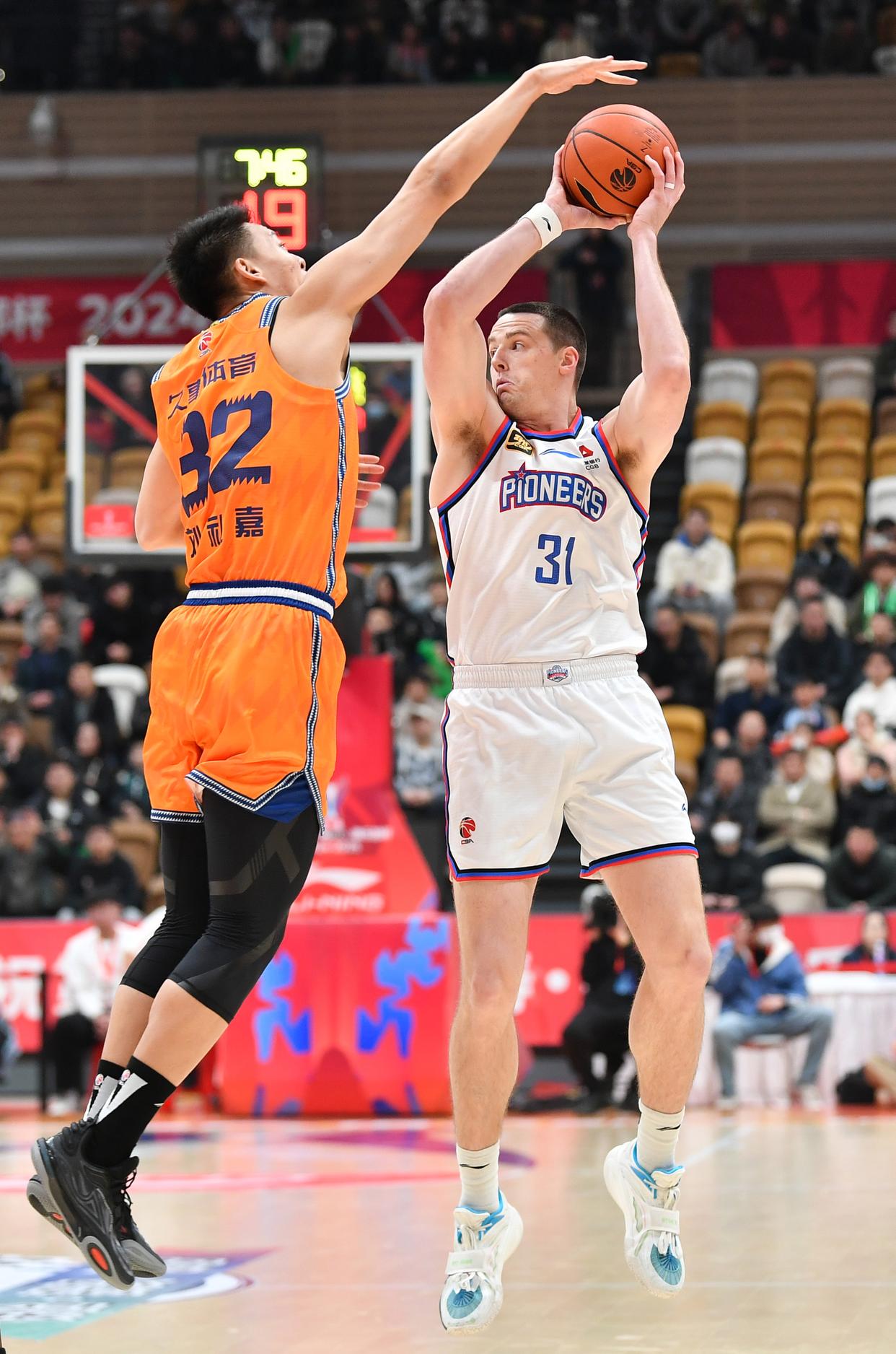 天津男篮客场挑战赢得胜利，球队士气大涨