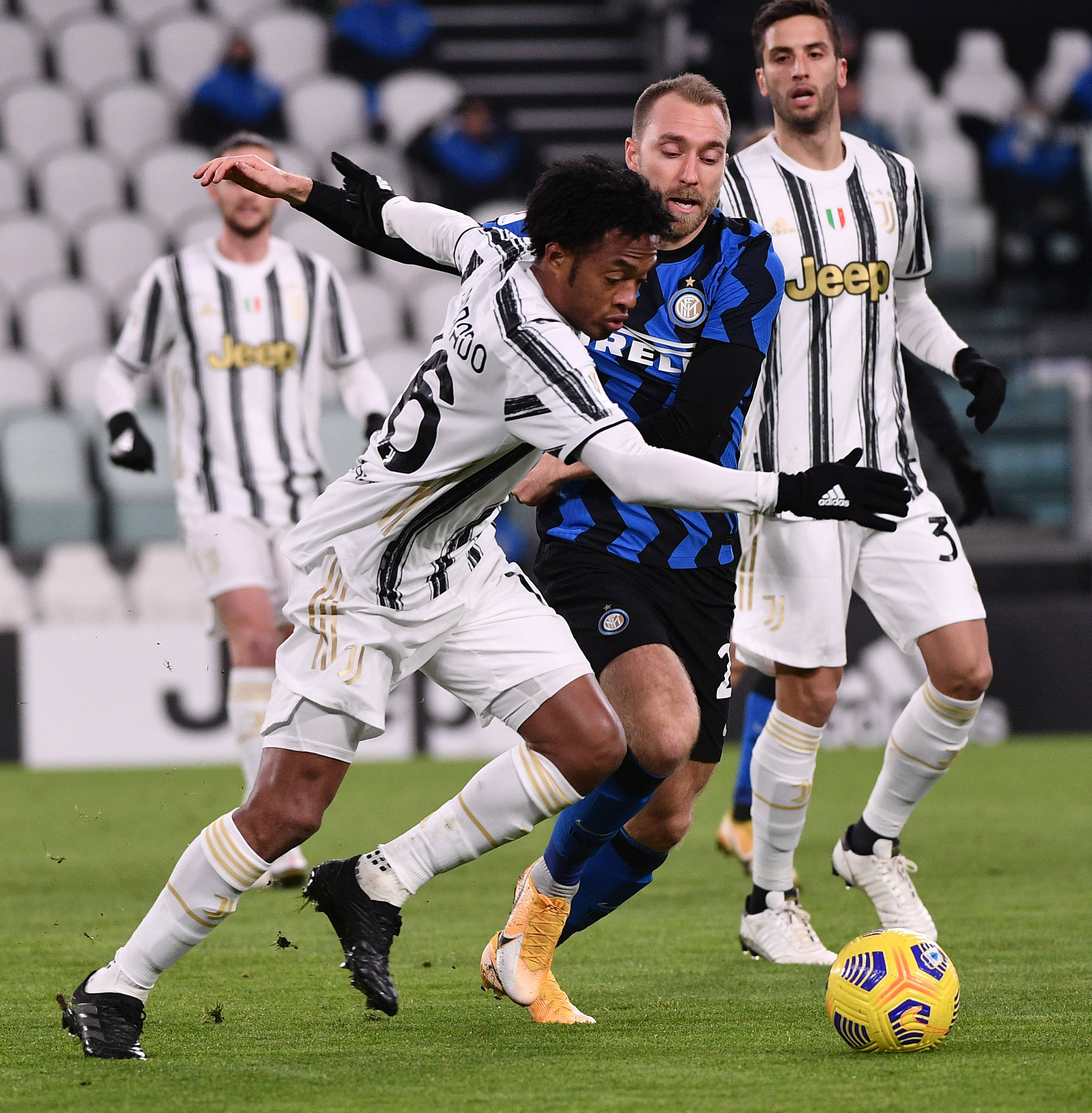 包含拉齐奥挑战尤文图斯，谁能笑到最后？的词条