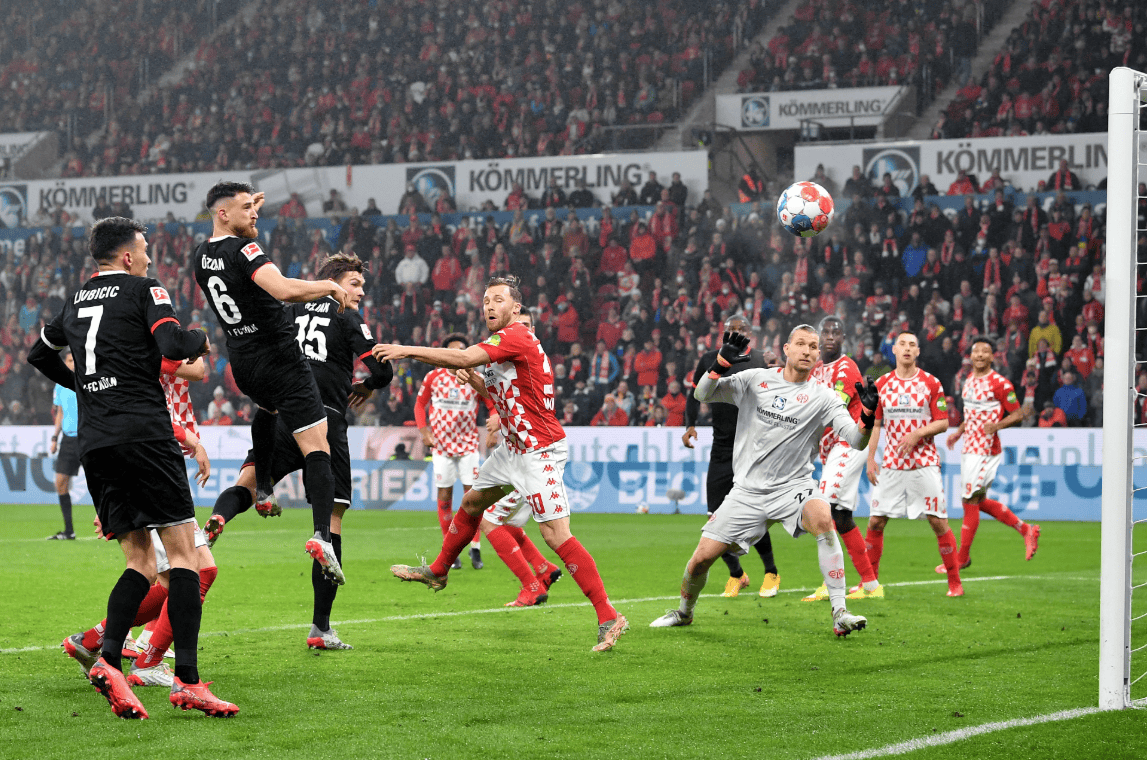 包含门兴格拉德巴赫主场不敌弗赖堡，丢失积分的词条