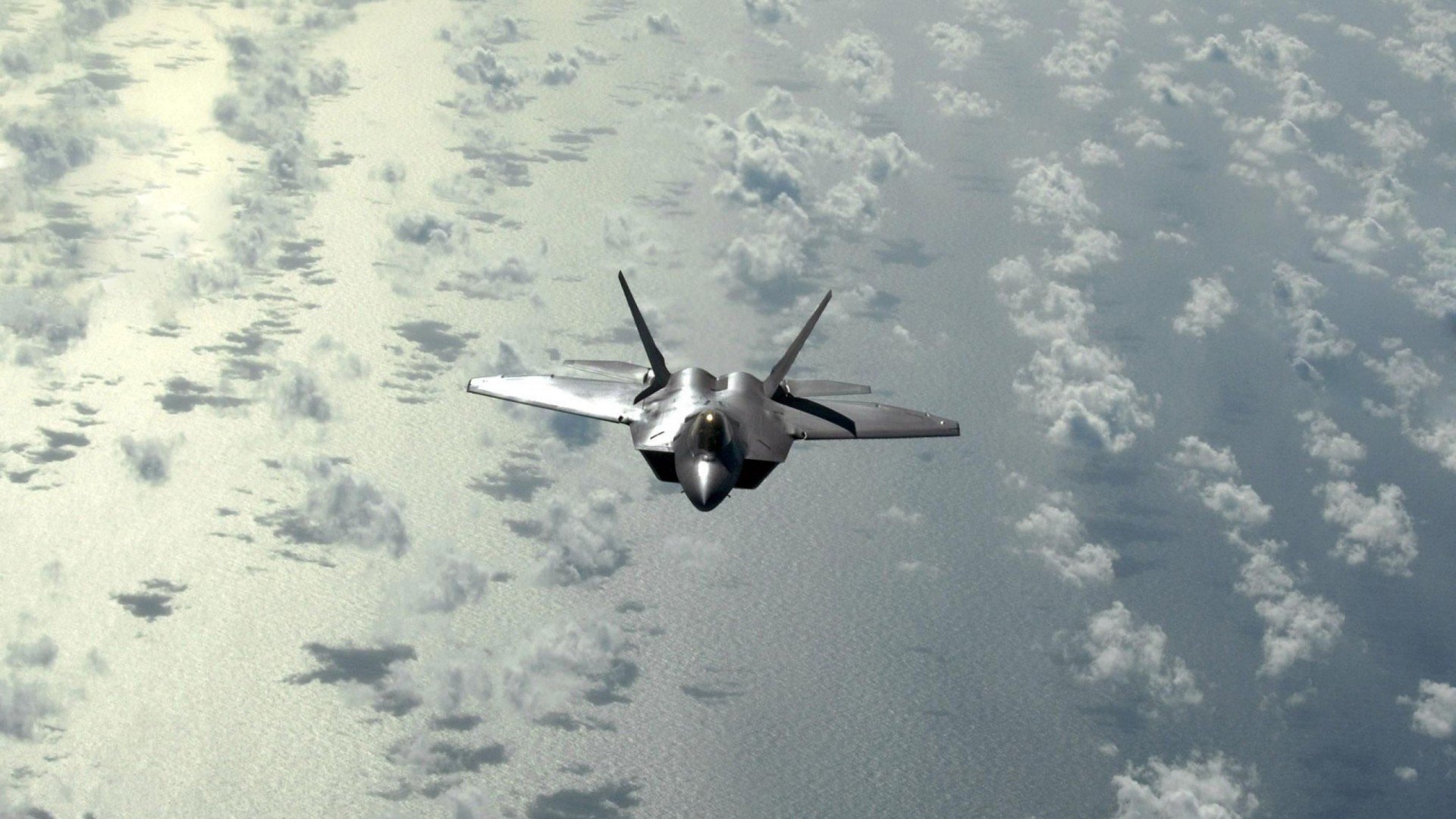 引擎轰鸣与球场心跳,当F1的极限稳定遇上人类机械的不掉线美学