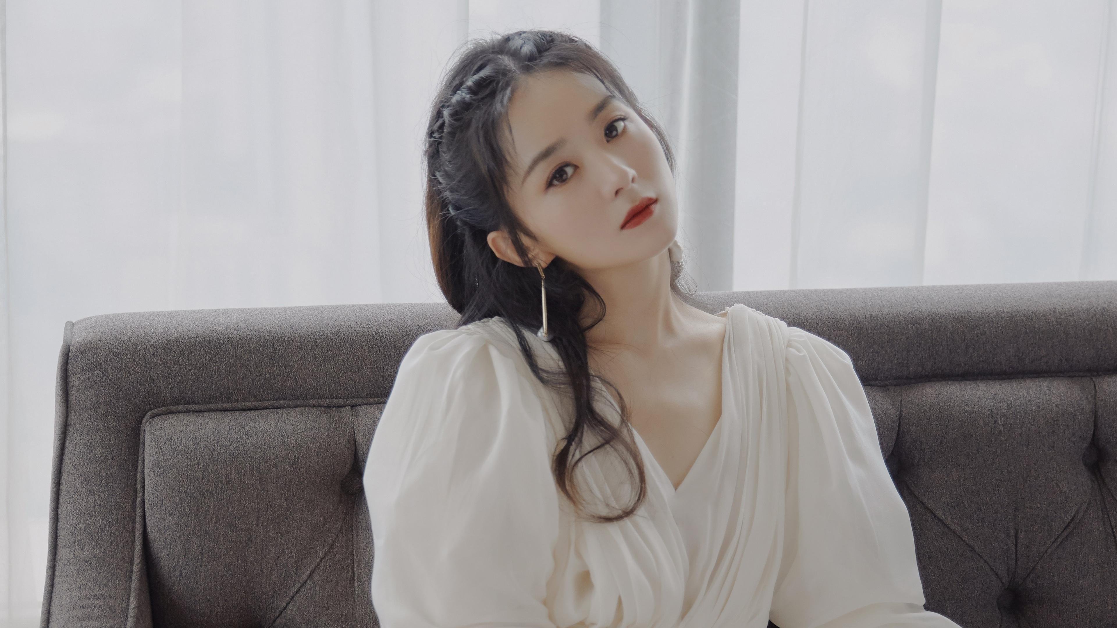 引擎轰鸣与球场心跳,当F1的极限稳定遇上人类机械的不掉线美学