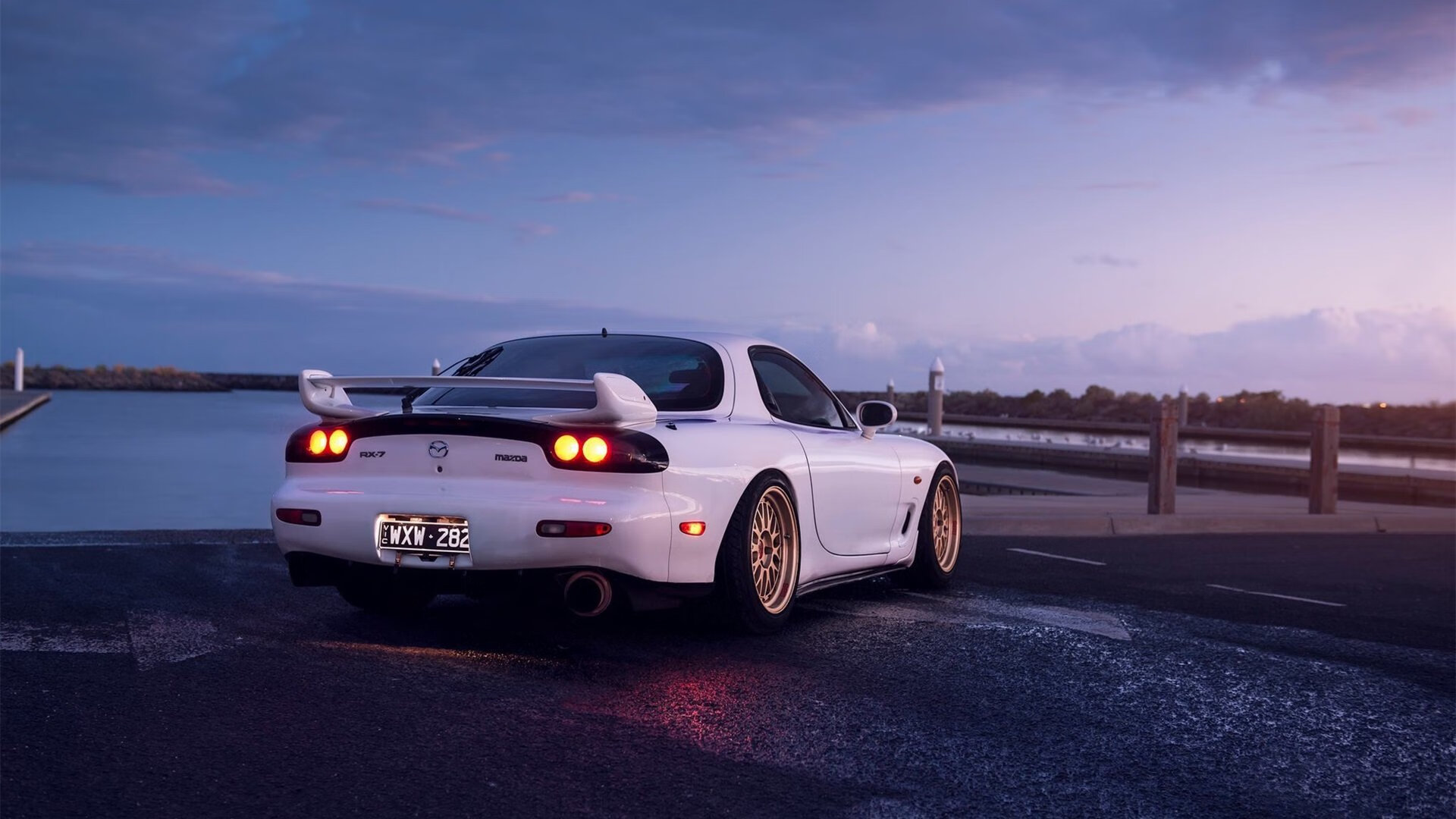 聚光灯下的哈登与稳如磐石的鹈鹕，舞台越大，光芒越盛