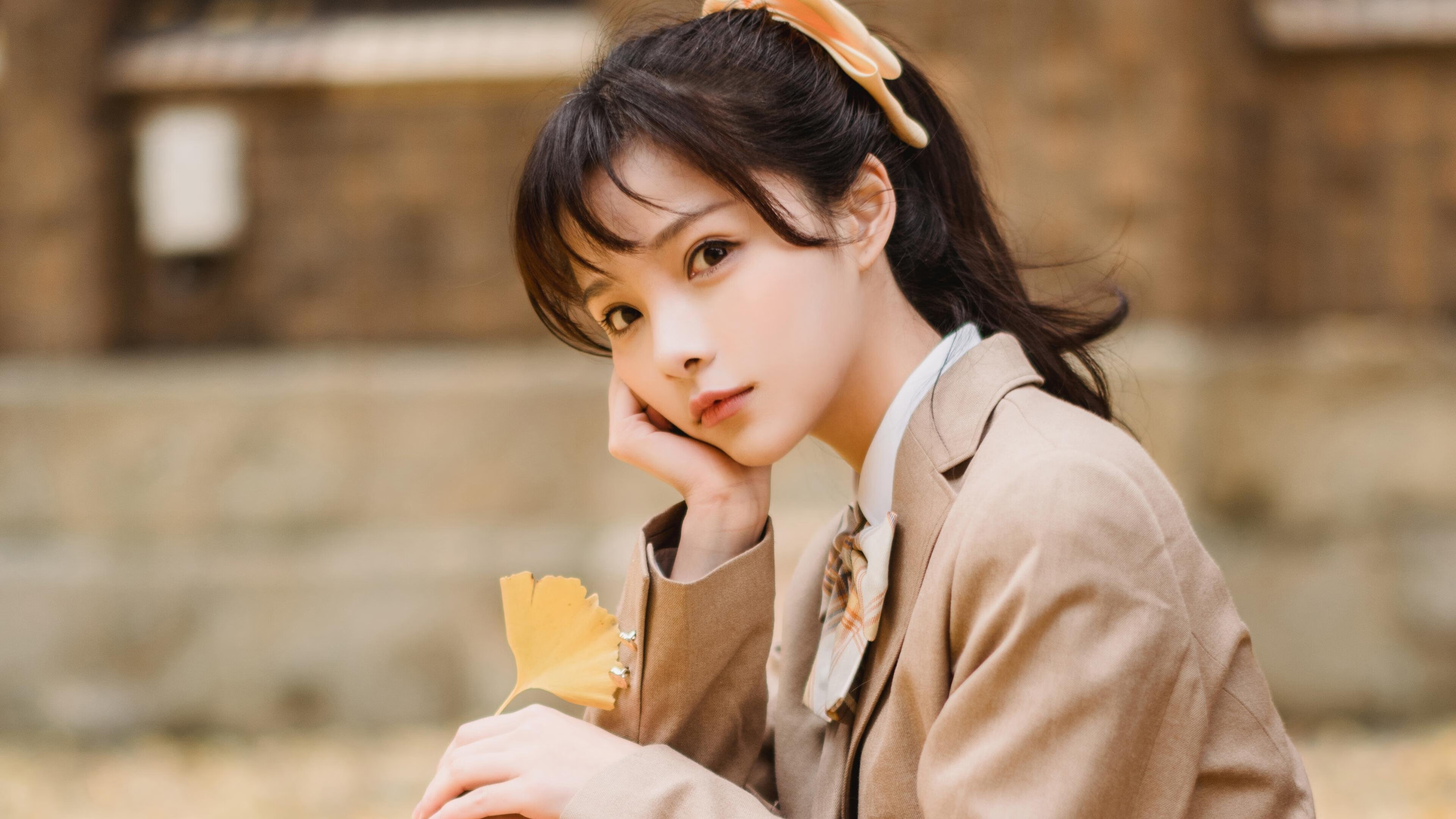 绿茵场的两极，萨拉赫的致命独奏与黄潜的精密交响乐